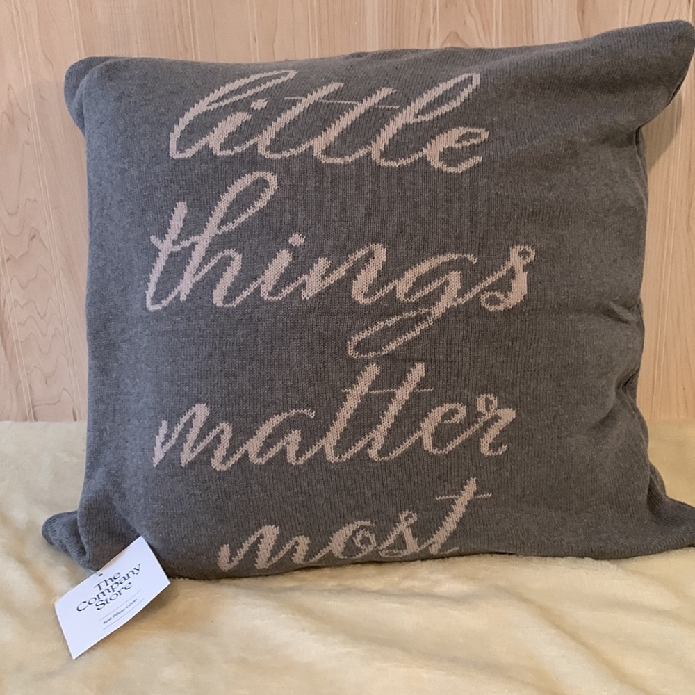 NWT (20" square) ( Set of 2❤️) Grey & Ivory Soft Knit Pillow Cover